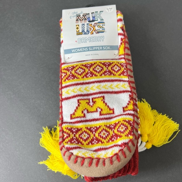 UNIVERSITY of MINNESOTA Muk Luks slipper socks Women’s S/M 5-7 GOPHERS New NWT - Picture 2 of 8